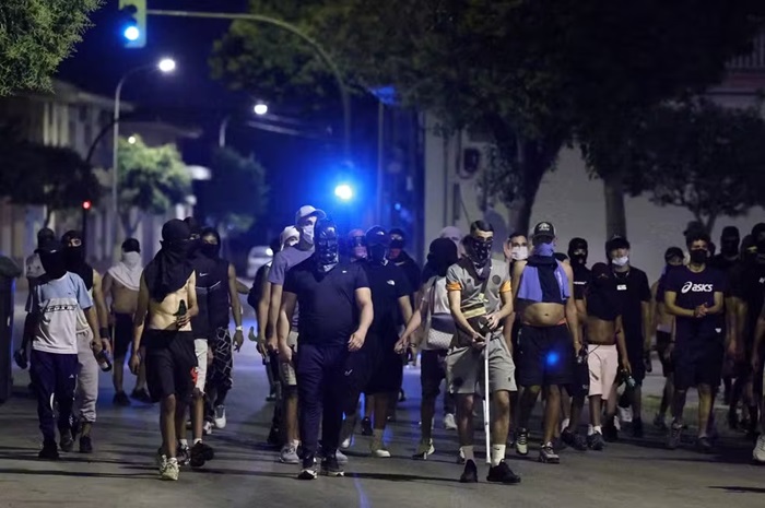 Supremacistas promovem caadas a imigrantes em cidade espanhola