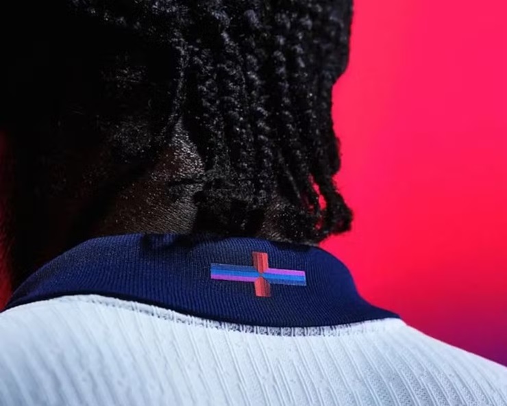Nova camisa da Inglaterra gera polmica e crticas do primeiro-ministro do Reino Unido